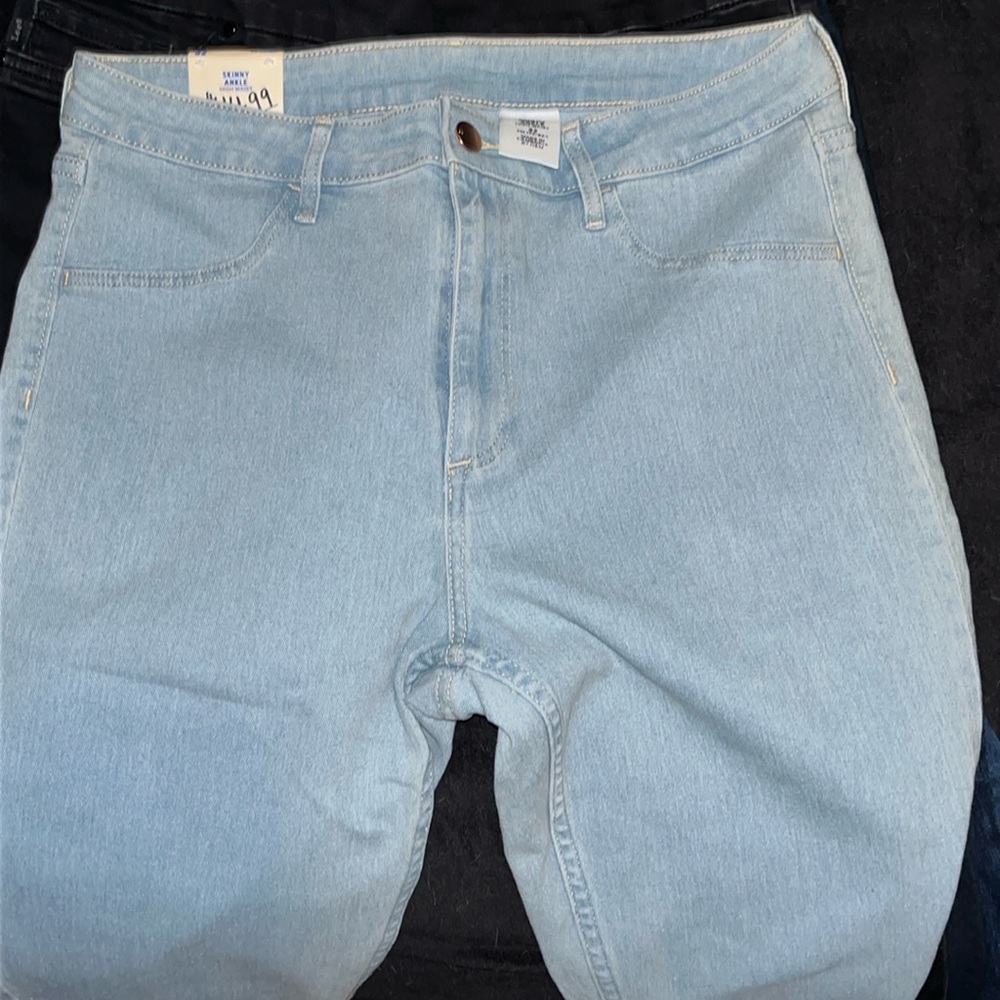 H&M ladies jeans. NWT high rise skinny ankle light blue Size 32